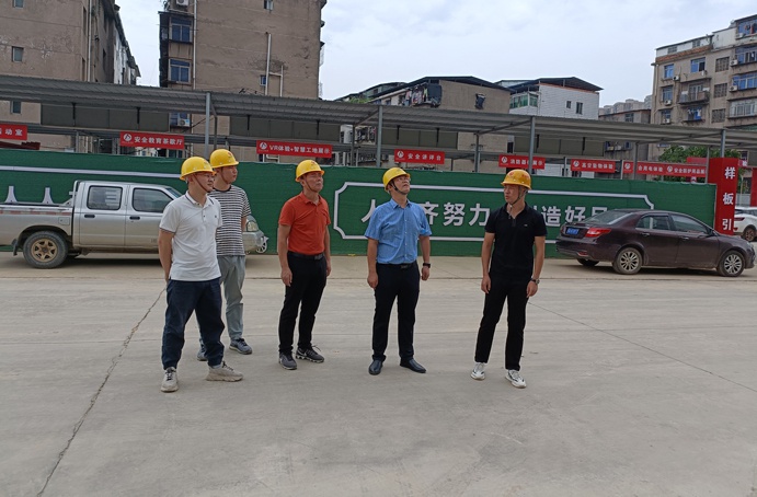南昌市政建設(shè)集團(tuán)付海華前往桃花南路安置房項目檢查質(zhì)量標(biāo)準(zhǔn)化觀摩會推進(jìn)情況6911.jpg