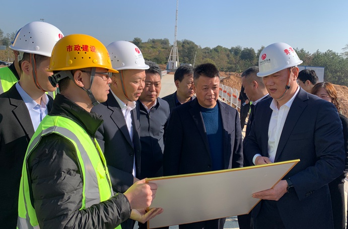 1638168046648147.jpg 新建區(qū)區(qū)長王成久蒞臨綠色建筑產業(yè)園項目調研691.jpg