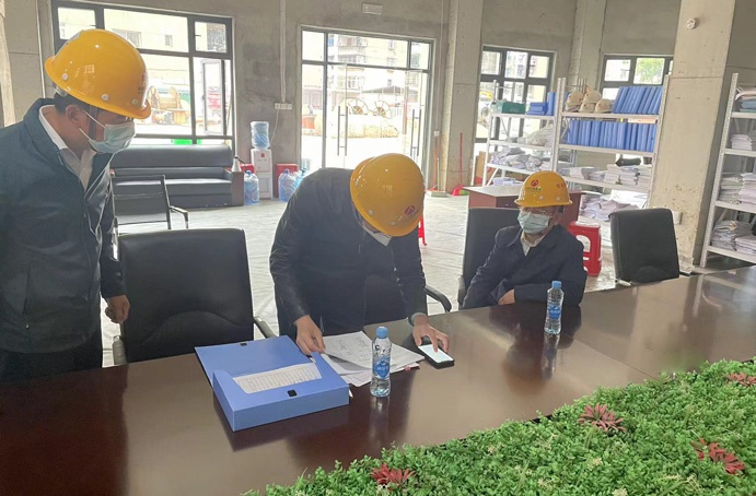 1651712320851387.jpg 肖長華深入桃南項目督導(dǎo)部署假期疫情防控工作691.jpg