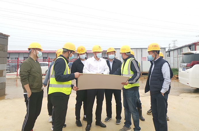 徐旭帶隊(duì)深入項(xiàng)目督導(dǎo)假期疫情防控、安全生產(chǎn)工作，看望慰問一線職工03.jpg