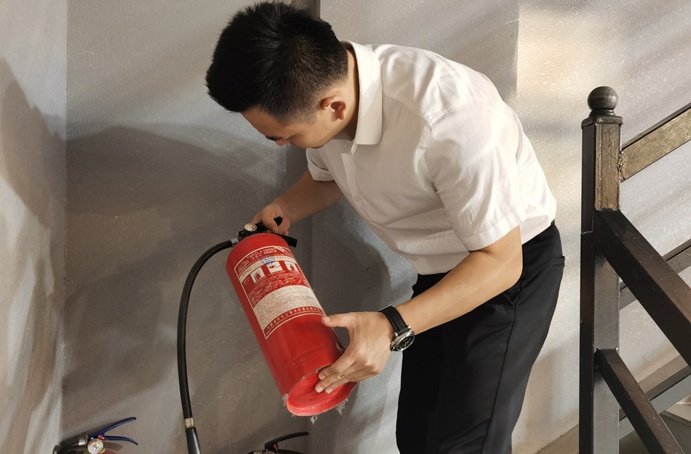 領導班子深入掛點項目督導項目建設和安全生產