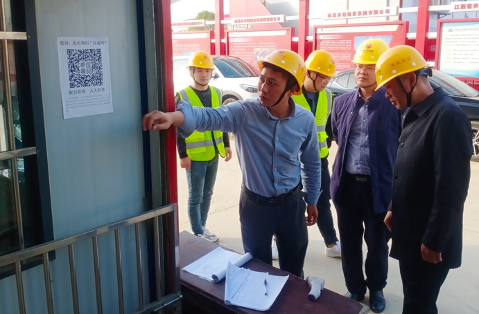 張世東深入市政公用城項(xiàng)目、秦坊安置房項(xiàng)目、南昌高鐵東站新區(qū)項(xiàng)目督查質(zhì)量、安全、揚(yáng)塵治理工作