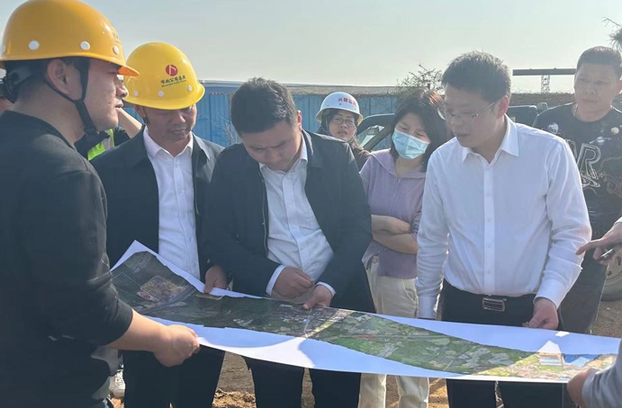 市政公用集團(tuán)劉順保到朱橋東路項(xiàng)目、昌東三路項(xiàng)目、秦坊安置房項(xiàng)目調(diào)研