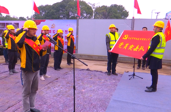 五一勞動獎章獲得者項目黨支部書記、副總工程師周天奇