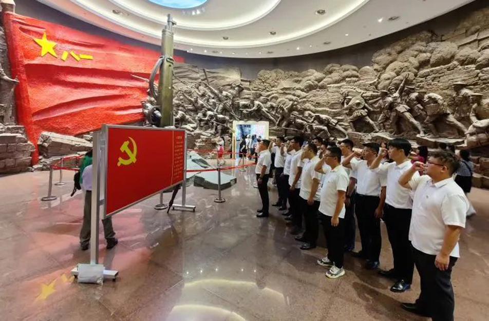 事業(yè)二部黨支部組織參觀八一起義紀念館