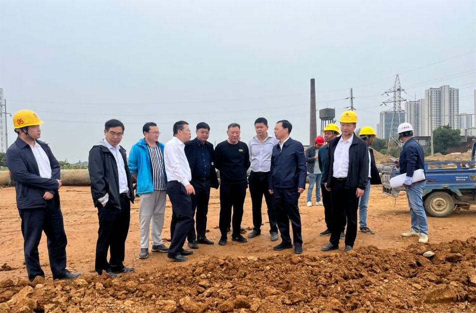 萬(wàn)義輝到秦坊安置房、杭州路項(xiàng)目調(diào)研