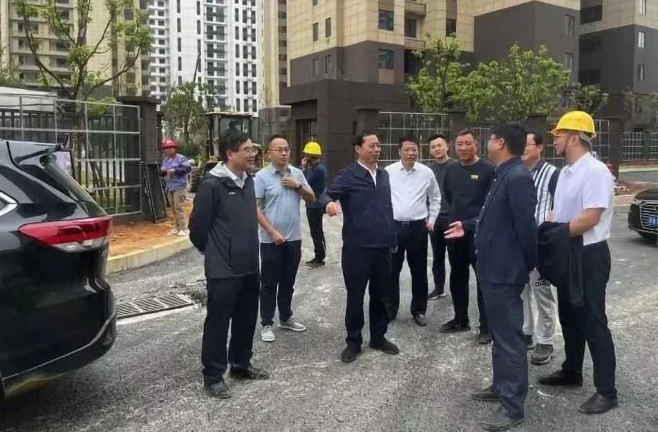 萬(wàn)義輝到秦坊安置房、杭州路項(xiàng)目調(diào)研