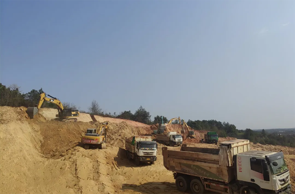 贛江新區(qū)云翔大道建設進展:分秒必爭沖刺通車目標 | 南昌市政建設集團攻堅紀實 贛江新區(qū)云翔大道建設進展:分秒必爭沖刺通車目標 | 南昌市政建設集團攻堅紀實