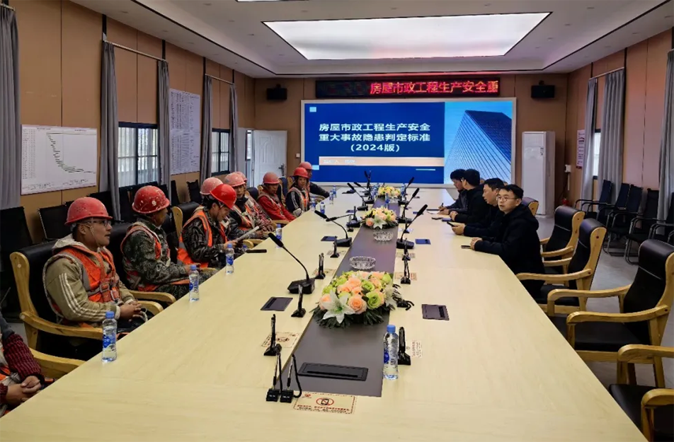 高處作業(yè)安全培訓(xùn)｜腳手架搭設(shè)、防墜落措施與事故警示教育