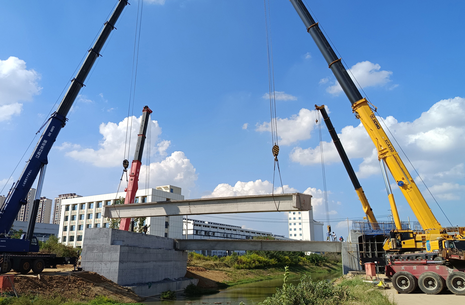 深南互通立交項目完成跨渠橋關鍵梁體吊裝 6片大型箱梁精準安裝